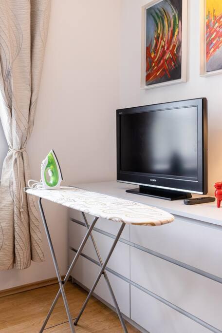 Miodowa 12, Old Town / 200 M From Castle Square Apartament *