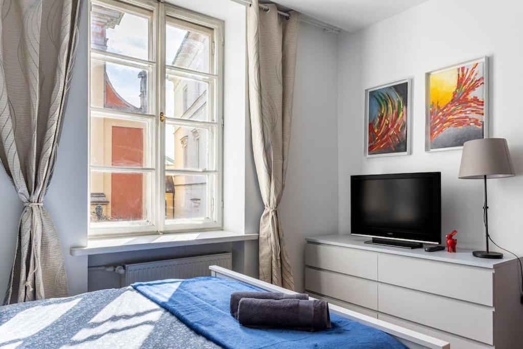 Miodowa 12, Old Town / 200 M From Castle Square Apartament